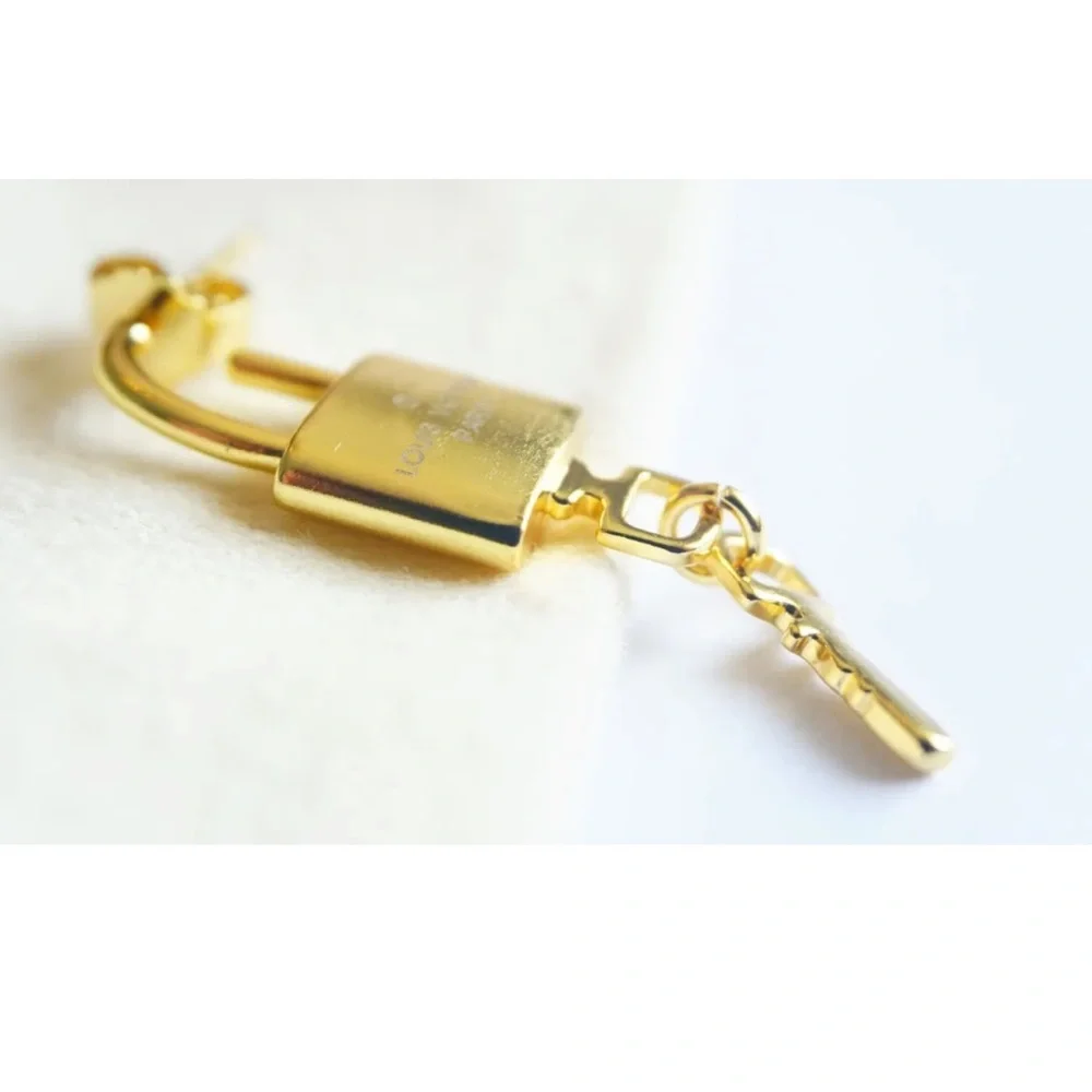 Beautiful authentic LV earrings - Picture 6 of 16